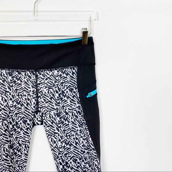 Lululemon Black Printed Running Crop 6 - Picture 2 of 9